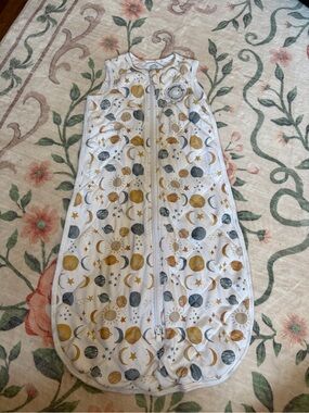Sleeveless Baby Sleep Sack in White with Gold & Gray Planet Pattern